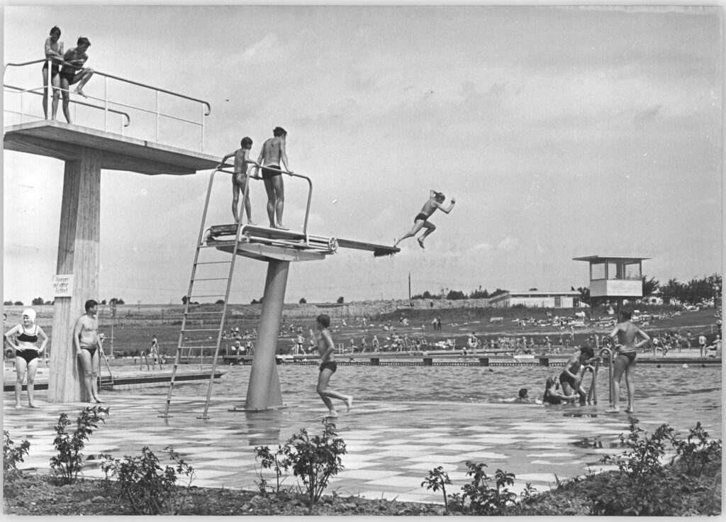 Durch die SDAG Wismut errichtetes Freibad in Ronneburg